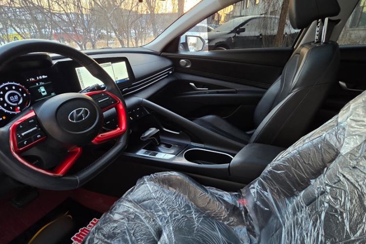 Used Hyundai Elantra 2022 1.5L CVT GLX Elite Edition Interior 3