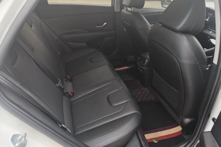 Used Hyundai Elantra 2022 1.5L CVT LUX Prestige Edition Interior 4