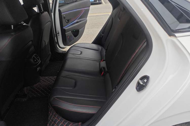 Used Hyundai Elantra 2022 240TGDi DCT LUX Prestige Edition Interior 4