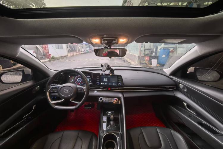 Used Hyundai Elantra 2022 1.5L CVT GLX Elite Edition Interior 4