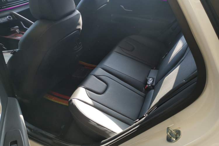 Used Hyundai Elantra 2022 1.5L CVT GLX Elite Edition Interior 4