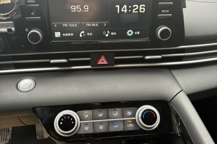 Used Hyundai Elantra 2022 1.5L CVT GLX Elite Edition Interior 4