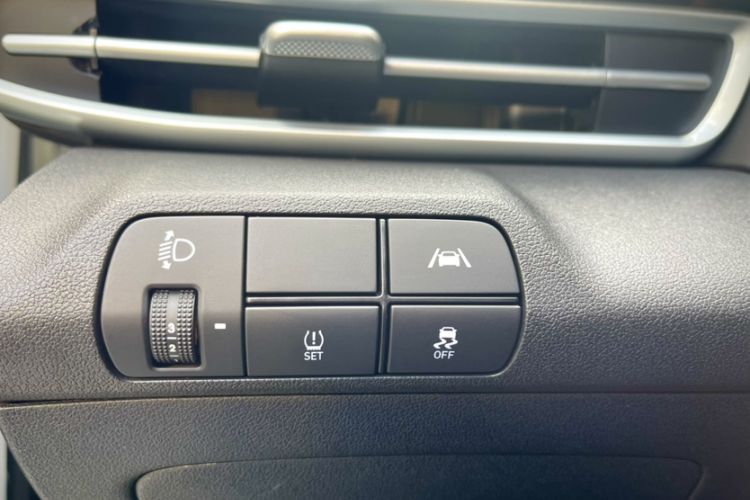Used Hyundai Elantra 2022 1.5L CVT LUX Prestige Edition Interior 4
