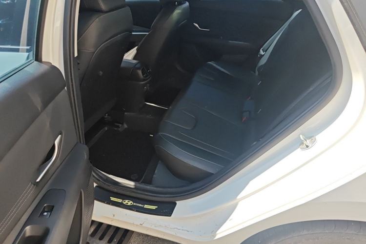 Used Hyundai Elantra 2022 1.5L CVT LUX Prestige Edition Interior 4