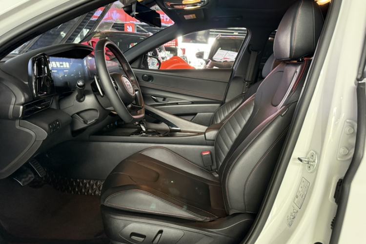 Used Hyundai Elantra 2022 240TGDi DCT LUX Prestige Edition Interior 4