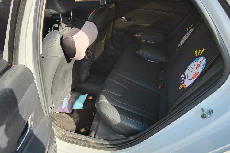 Used Hyundai Elantra 2022 1.5L CVT LUX Prestige Edition Interior 4