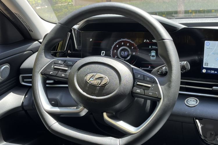 Used Hyundai Elantra 2022 1.5L CVT LUX Prestige Edition Interior 6