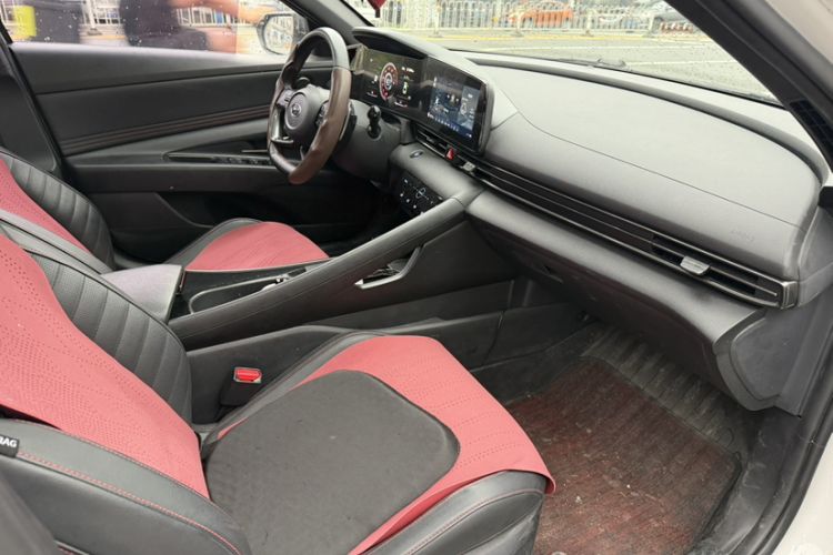 Used Hyundai Elantra 2022 240TGDi DCT LUX Prestige Edition Interior 6