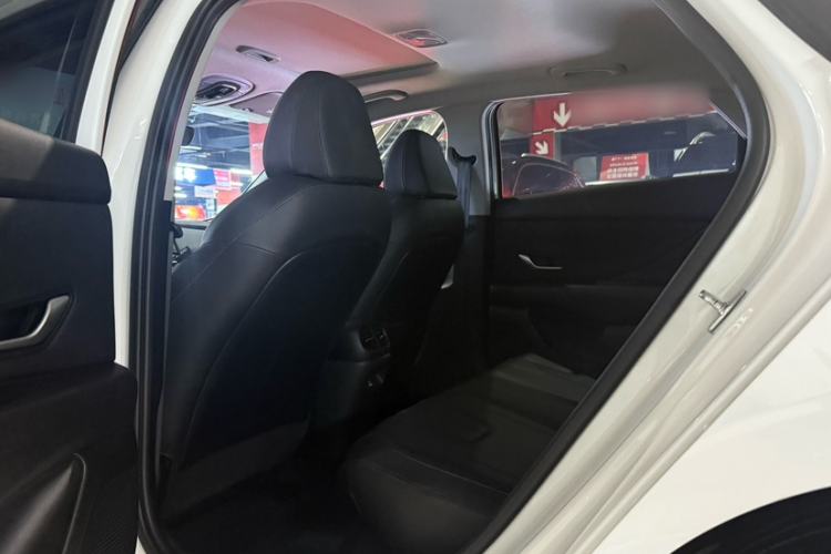 Used Hyundai Elantra 2022 1.5L CVT LUX Prestige Edition Interior 7