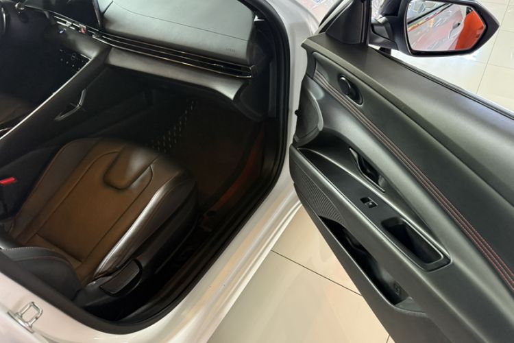 Used Hyundai Elantra 2022 240TGDi DCT LUX Prestige Edition Interior 7