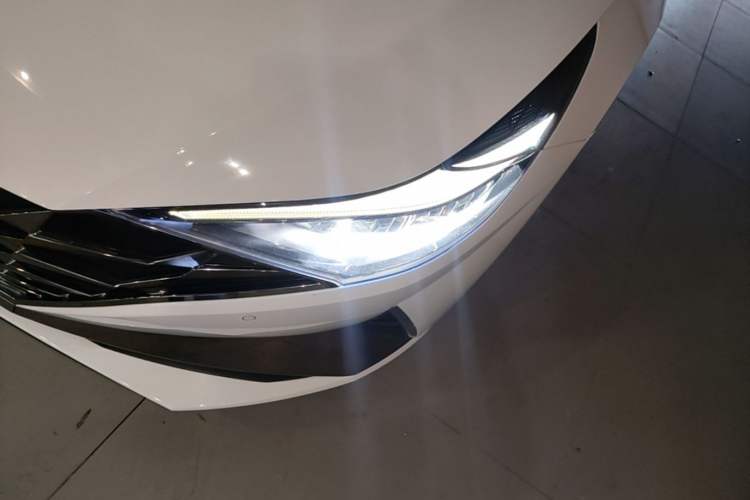 Used Hyundai Elantra 2022 1.5L CVT GLX Elite Edition Left Front Headlight