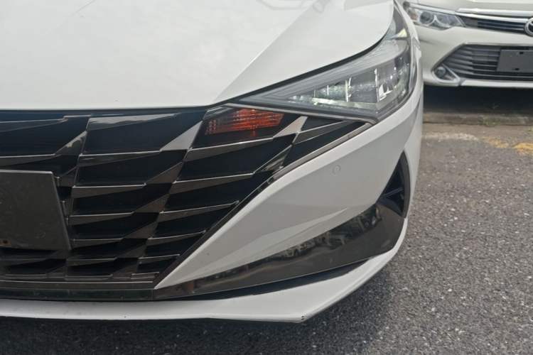 Used Hyundai Elantra 2022 1.5L CVT LUX Prestige Edition Left Front Headlight