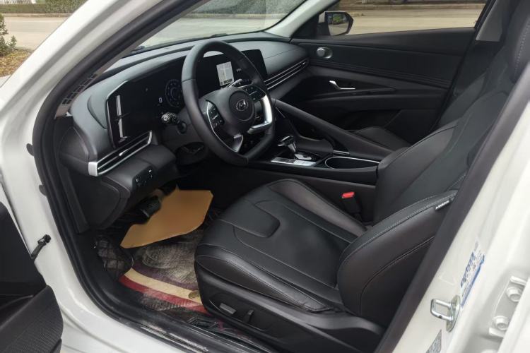 Used Hyundai Elantra 2022 1.5L CVT LUX Prestige Edition Left Front Seat