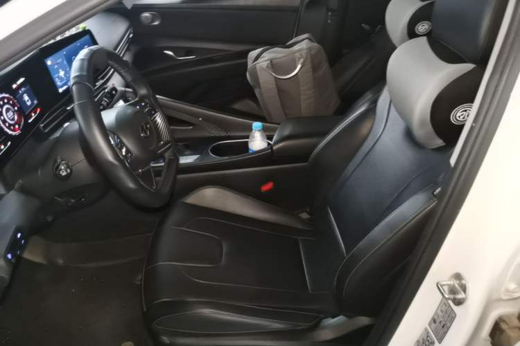 Used Hyundai Elantra 2022 1.5L CVT LUX Prestige Edition Left Front Seat