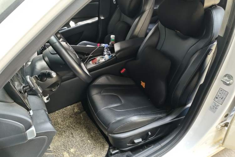 Used Hyundai Elantra 2022 1.5L CVT LUX Prestige Edition Left Front Seat