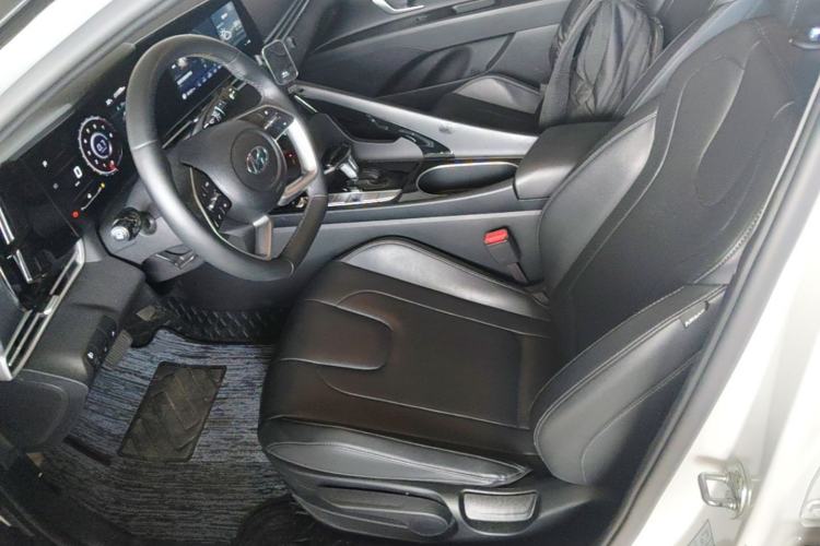 Used Hyundai Elantra 2022 1.5L CVT GLX Elite Edition Left Front Seat