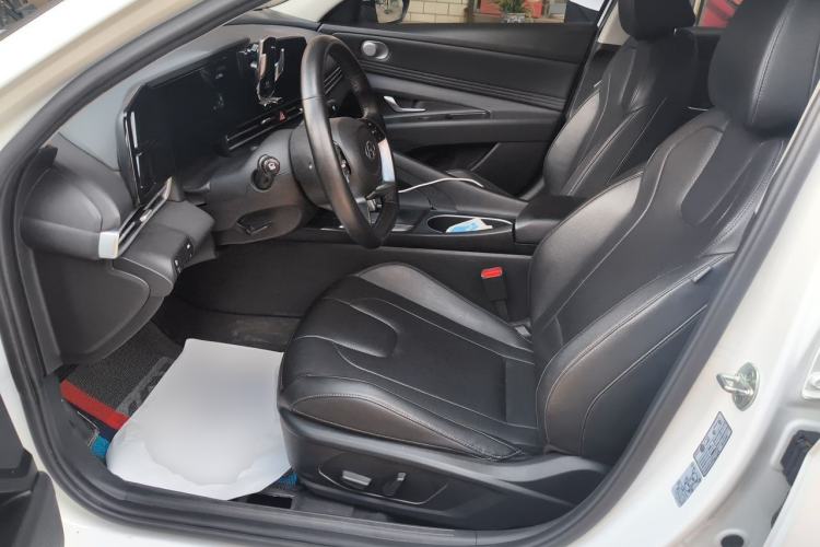 Used Hyundai Elantra 2022 1.5L CVT LUX Prestige Edition Left Front Seat
