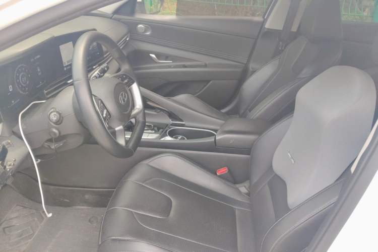 Used Hyundai Elantra 2022 1.5L CVT LUX Prestige Edition Left Front Seat