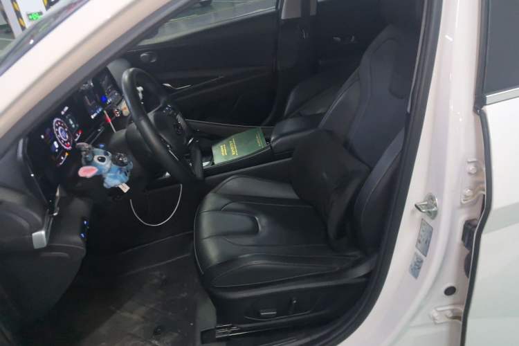 Used Hyundai Elantra 2022 1.5L CVT LUX Prestige Edition Left Front Seat