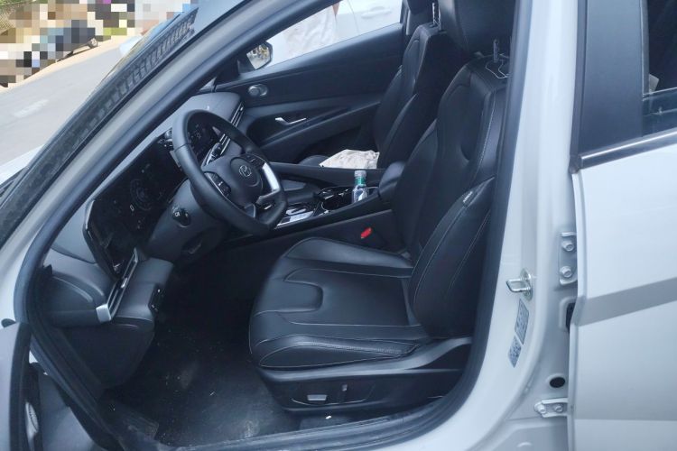Used Hyundai Elantra 2022 1.5L CVT LUX Prestige Edition Left Front Seat