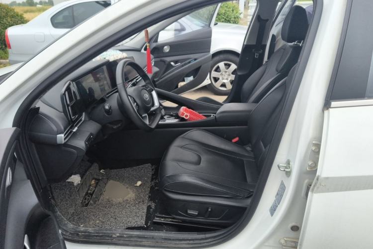 Used Hyundai Elantra 2022 1.5L CVT LUX Prestige Edition Left Front Seat