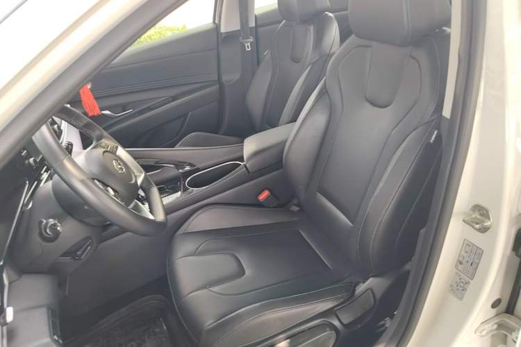Used Hyundai Elantra 2022 1.5L CVT GLX Elite Edition Left Front Seat