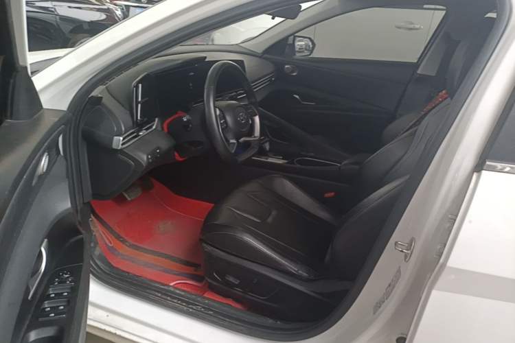 Used Hyundai Elantra 2022 1.5L CVT LUX Prestige Edition Left Front Seat