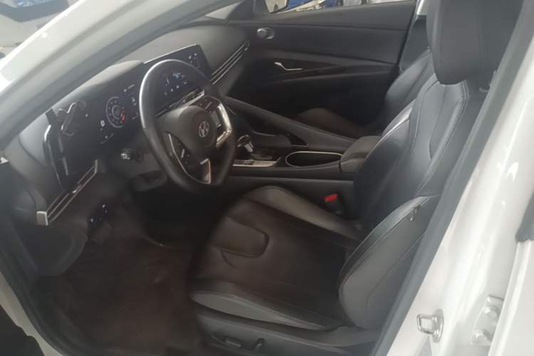 Used Hyundai Elantra 2022 1.5L CVT LUX Prestige Edition Left Front Seat