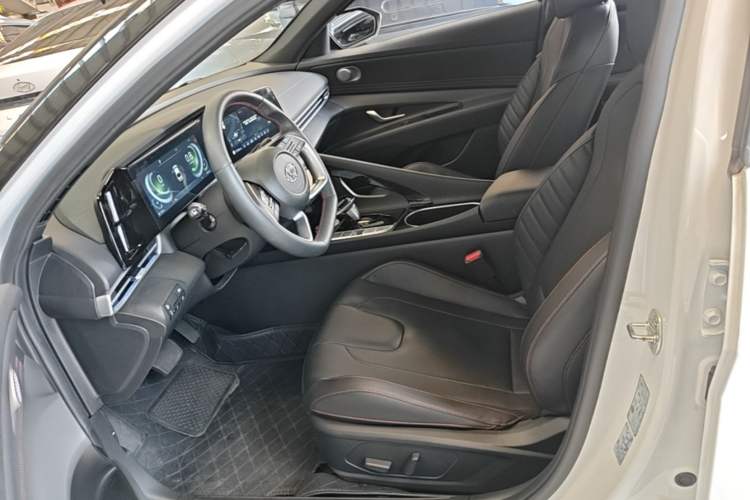 Used Hyundai Elantra 2022 1.5L CVT 20th Anniversary Edition Left Front Seat