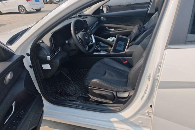 Used Hyundai Elantra 2022 1.5L CVT GLX Elite Edition Left Front Seat