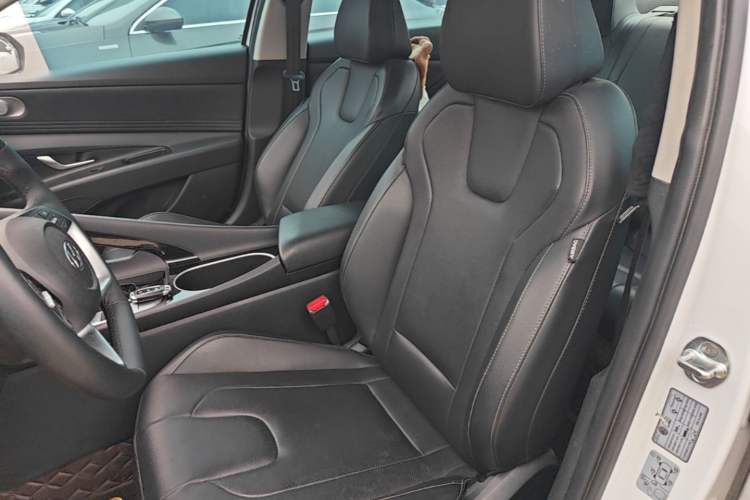 Used Hyundai Elantra 2022 1.5L CVT LUX Prestige Edition Left Front Seat