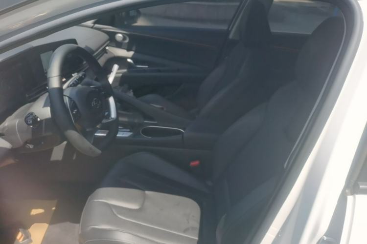Used Hyundai Elantra 2022 1.5L CVT LUX Prestige Edition Left Front Seat