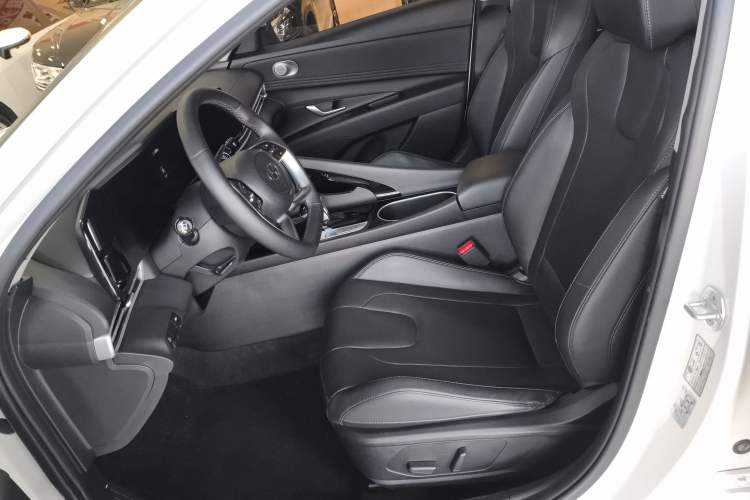 Used Hyundai Elantra 2022 1.5L CVT LUX Prestige Edition Left Front Seat