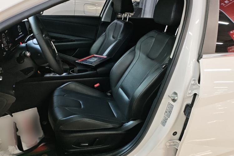 Used Hyundai Elantra 2022 1.5L CVT LUX Prestige Edition Left Front Seat