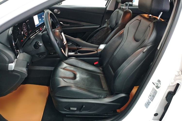 Used Hyundai Elantra 2022 1.5L CVT LUX Prestige Edition Left Front Seat