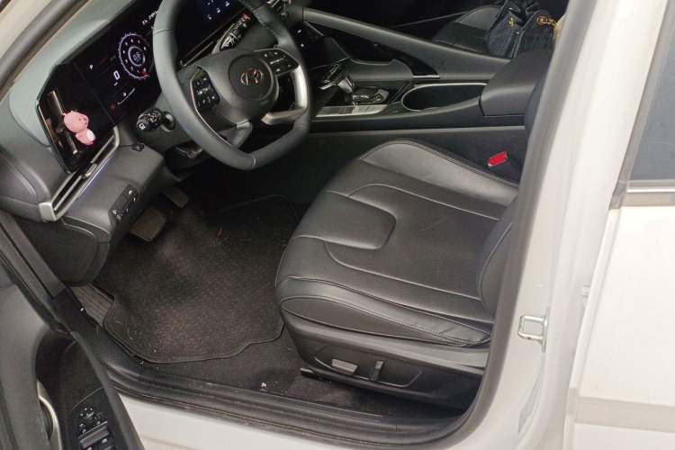 Used Hyundai Elantra 2022 1.5L CVT LUX Prestige Edition Left Front Seat