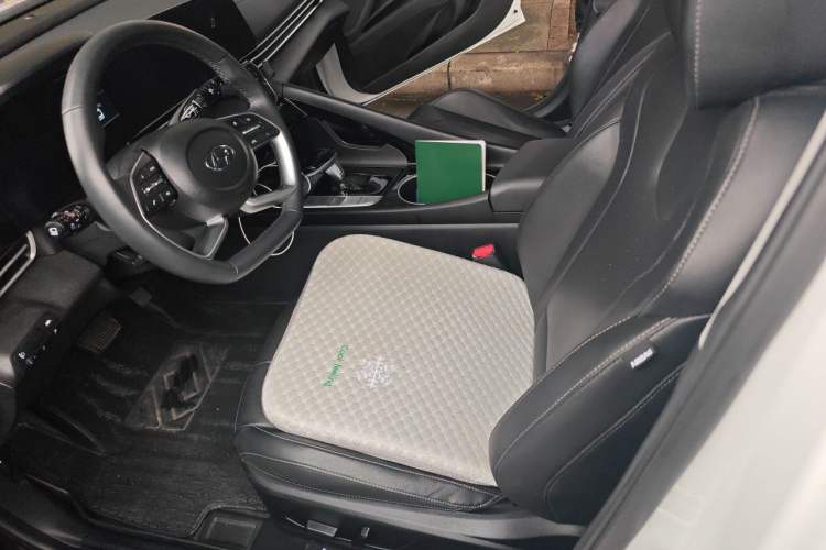 Used Hyundai Elantra 2022 1.5L CVT LUX Prestige Edition Left Front Seat