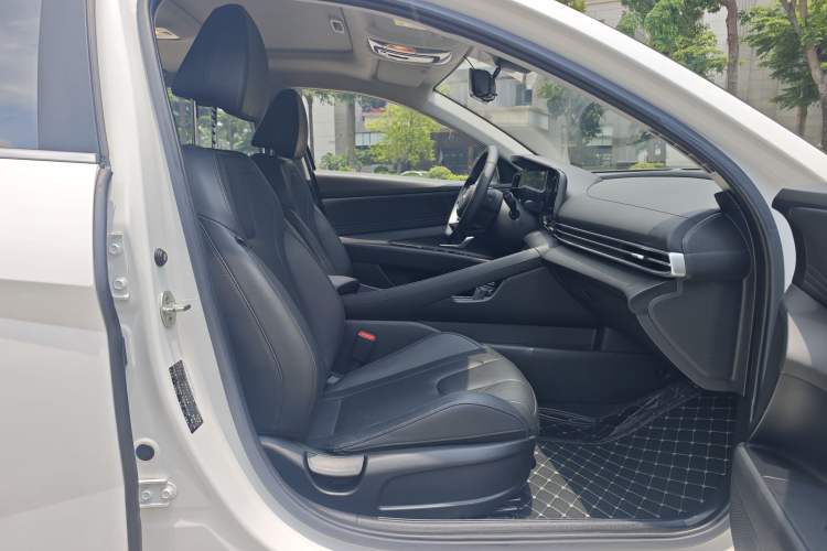 Used Hyundai Elantra 2022 1.5L CVT LUX Prestige Edition Left Front Seat