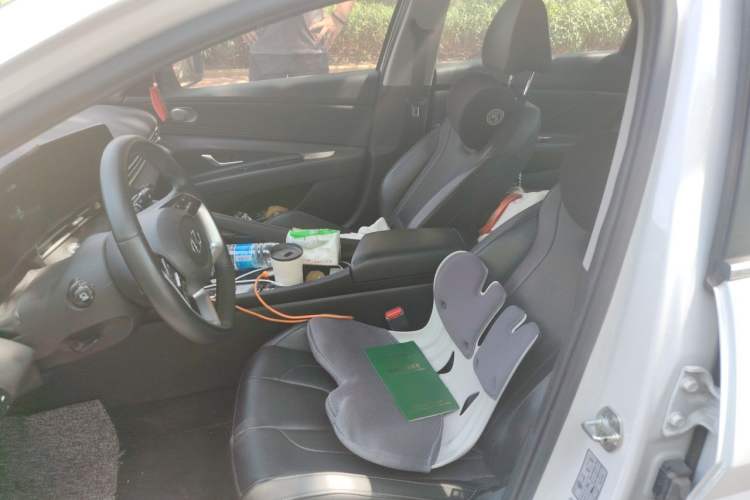 Used Hyundai Elantra 2022 1.5L CVT LUX Prestige Edition Left Front Seat
