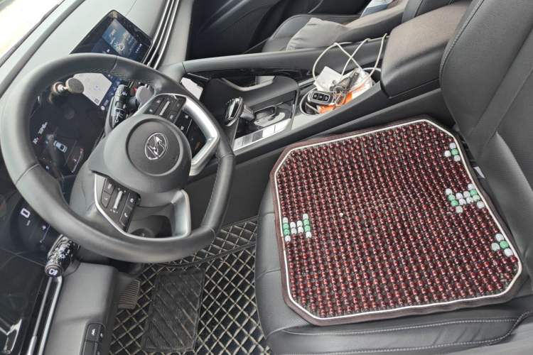 Used Hyundai Elantra 2022 1.5L CVT LUX Prestige Edition Left Front Seat