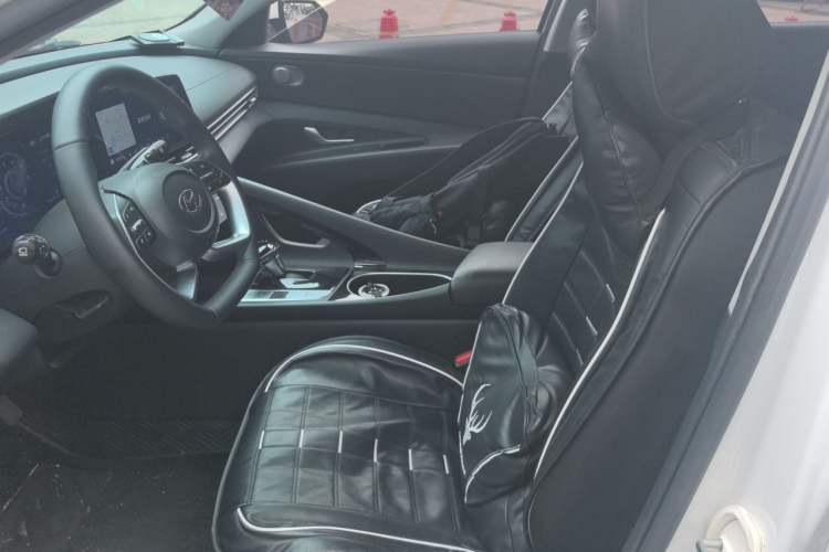 Used Hyundai Elantra 2022 1.5L CVT LUX Prestige Edition Left Front Seat