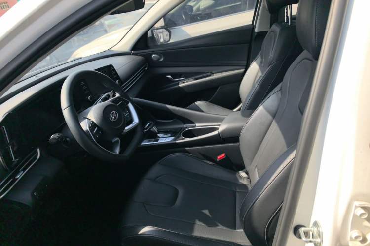 Used Hyundai Elantra 2022 1.5L CVT GLX Elite Edition Left Front Seat