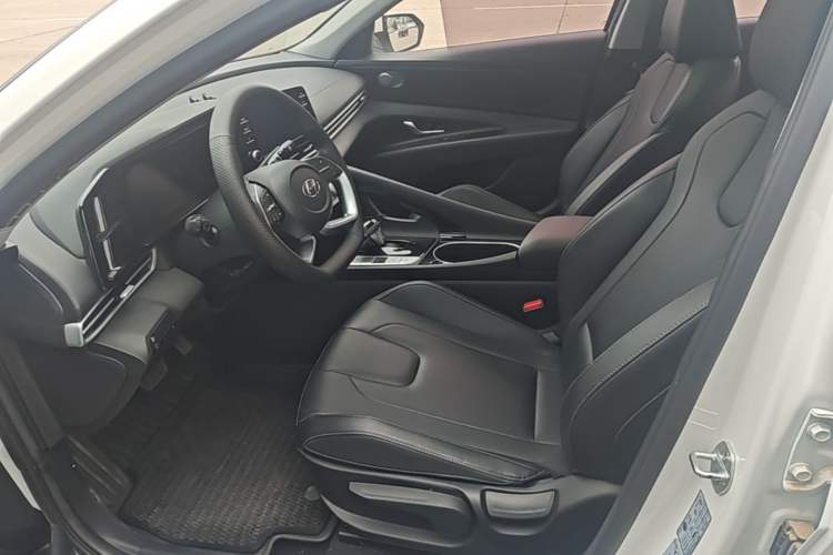 Used Hyundai Elantra 2022 1.5L CVT GLX Elite Edition Left Front Seat