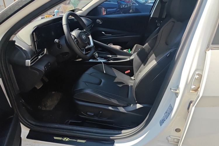 Used Hyundai Elantra 2022 1.5L CVT LUX Prestige Edition Left Front Seat