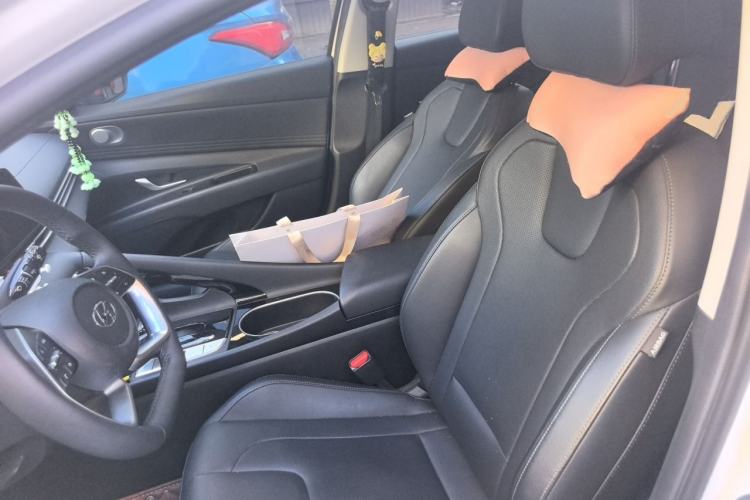Used Hyundai Elantra 2022 1.5L CVT LUX Prestige Edition Left Front Seat
