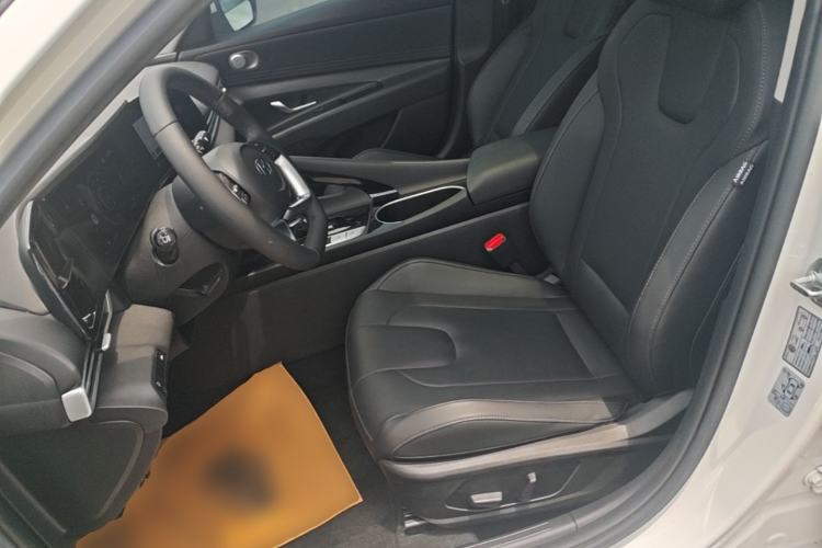 Used Hyundai Elantra 2022 1.5L CVT LUX Prestige Edition Left Front Seat