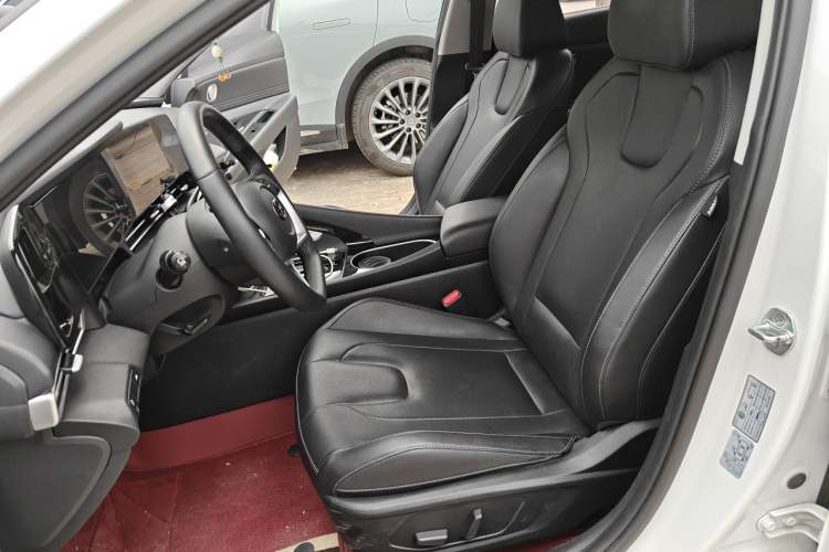 Used Hyundai Elantra 2022 1.5L CVT LUX Prestige Edition Left Front Seat