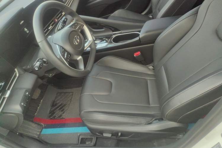 Used Hyundai Elantra 2022 1.5L CVT LUX Prestige Edition Left Front Seat