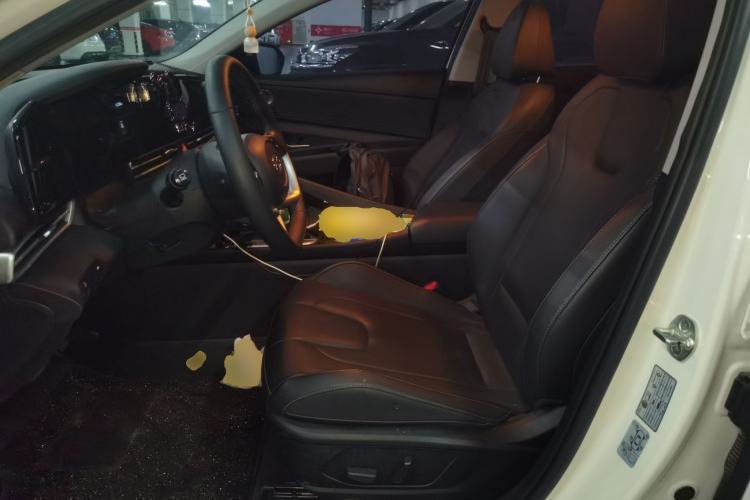 Used Hyundai Elantra 2022 1.5L CVT LUX Prestige Edition Left Front Seat