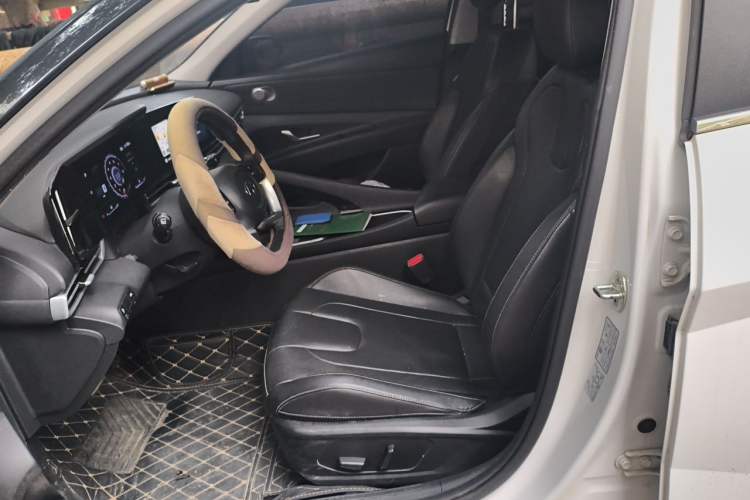 Used Hyundai Elantra 2022 1.5L CVT LUX Prestige Edition Left Front Seat